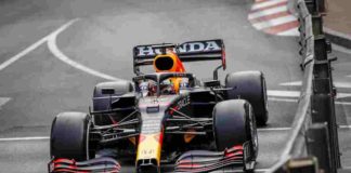 Verstappen trionfa a Montecarlo davanti a Sainz