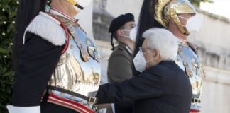 Mattarella all’Altare della Patria “Grati a chi ha difeso la Repubblica”