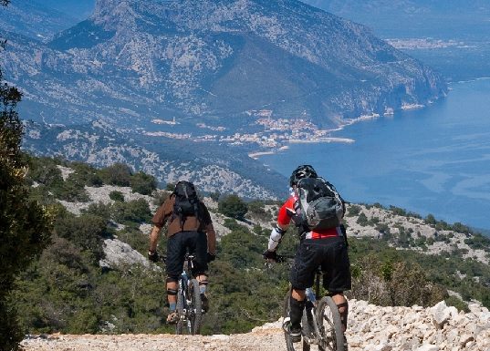 Turismo, in bici da Oristano a Bosa: ok all’integrazione delle ciclabili