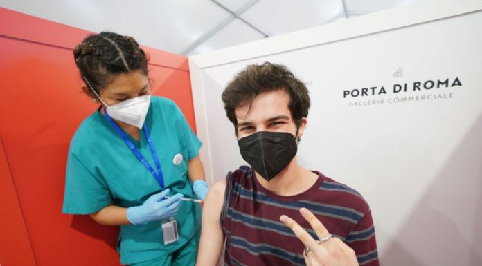 I giovani della generazione post-covid “Sì al vaccino, basta Dad”