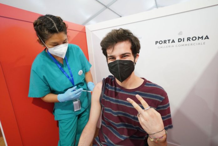 VACCINAZIONE DEI MATURANDI ALL'HUB VACCINALE PORTA DI ROMA