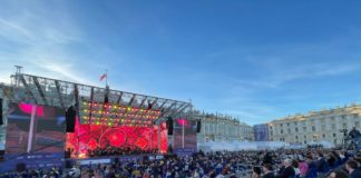 San Pietroburgo, in 40mila al concerto dell’Orchestra del Petruzzelli