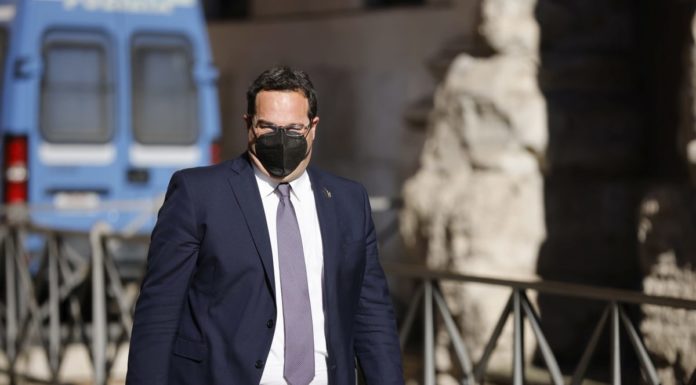 Durigon “Bloccare i licenziamenti solo per i settori più in crisi”