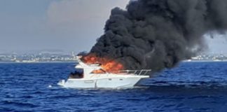 Barca in fiamme, Guardia Costiera di Trapani salva 13 persone