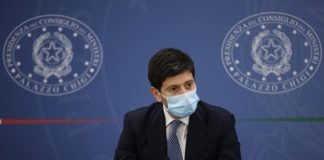 Speranza “Messaggio su Astrazeneca chiaro, le Regioni si allineino”