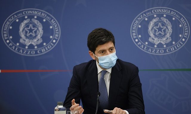 Speranza “Messaggio su Astrazeneca chiaro, le Regioni si allineino”