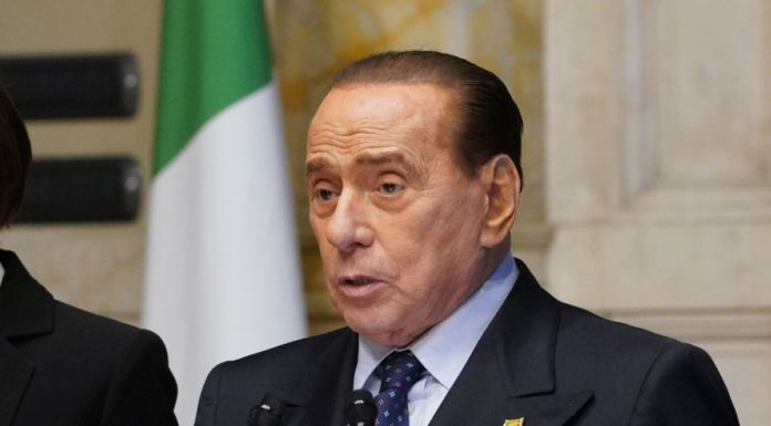 Berlusconi “Al Governo per tagliare le tasse, poi la flat tax”