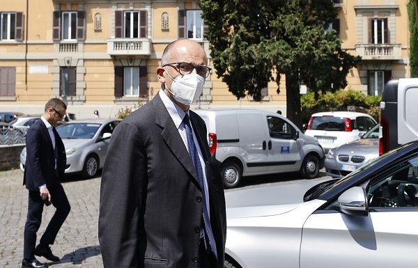 Primarie, Letta “12mila votanti a Torino messaggio importante”