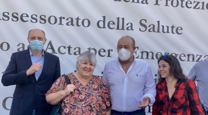 Covid, figlia Che Guevara visita hub vaccinale di Palermo