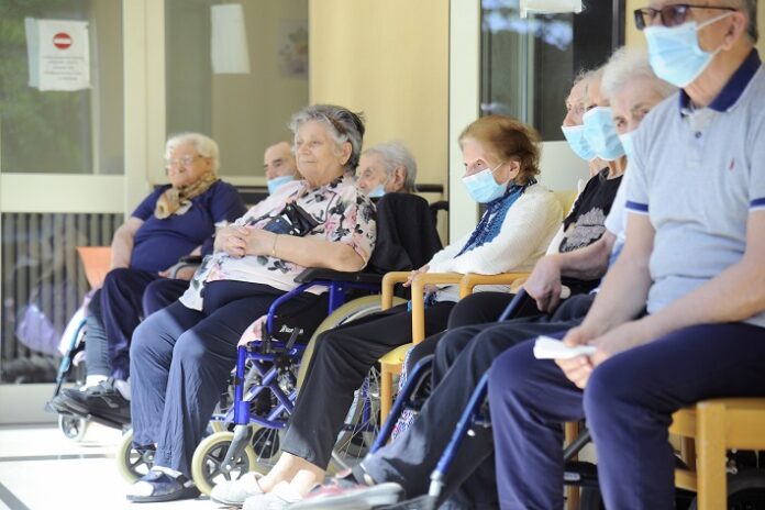 BITONTO, UNA STANZA DEGLI ABBRACCI PER RSA PROGETTO MAUE' ASSOCIAZIONE VIP