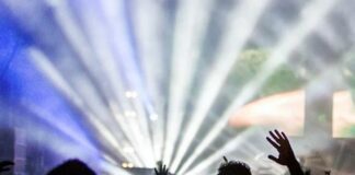 Cts, via libera discoteche all’aperto, ingresso con green pass