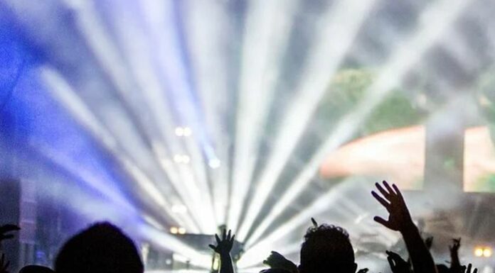 Cts, via libera discoteche all’aperto, ingresso con green pass