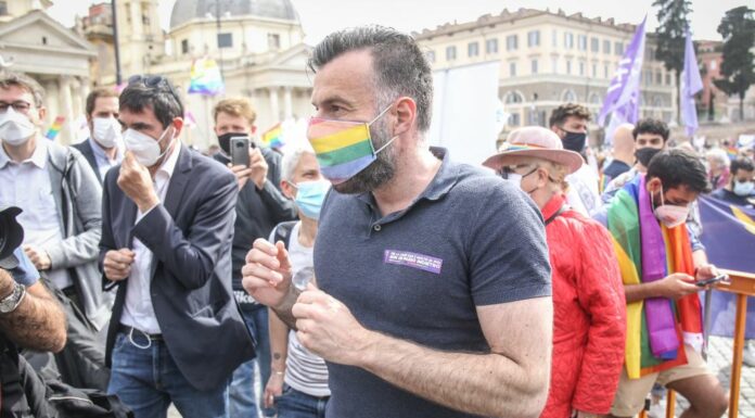 Zan “Non sono credente, in Chiesa mi sentivo rifiutato”