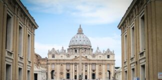 Tutta l’Italia in zona bianca, via le mascherine all’aperto