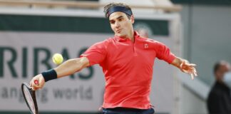 Federer avanza a fatica a Londra, fuori Serena
