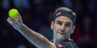 Federer avanza a fatica a Londra, fuori Serena Williams