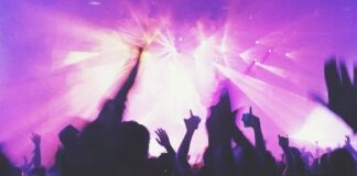 Cts, via libera discoteche all’aperto, ingresso con green pass