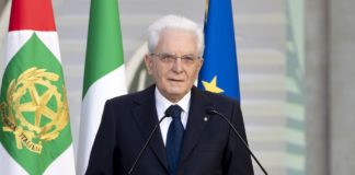Mattarella “Vaccinarsi è un dovere e un atto d’amore”
