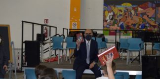 Il Questore di Palermo consegna “Diario” a bimbi scuola di Carini