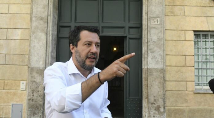 Carceri, Salvini “Chi sbaglia paga ma agenti non sono tutti macellai”