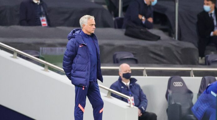 Mourinho sbarca a Roma, tifosi giallorossi in festa