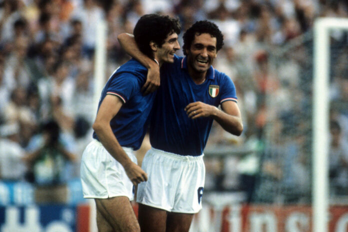 Paolo Rossi li und Claudio Gentile beide Italien Torjubel