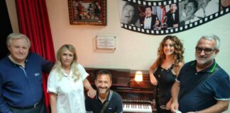 Figli Franco Franchi donano pianoforte padre a talenti Accademia Palermo