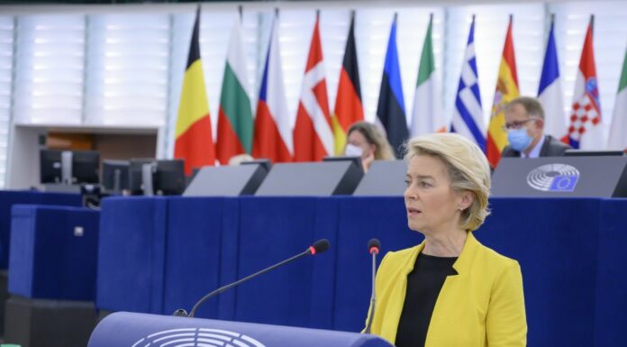 Von der Leyen “Vaccini sufficienti per il 70% della popolazione Ue”
