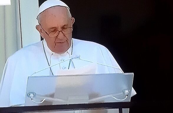 Papa recita Angelus dal Gemelli “Sanità accessibile bene prezioso”