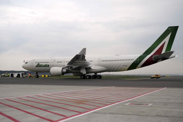 AEREO ALITALIA VIAGGIO PAPALE AEROPLANO AEROPORTO DI FIUMICINO
