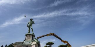 Firenze, un restauro-evento per le sculture di piazzale Michelangelo