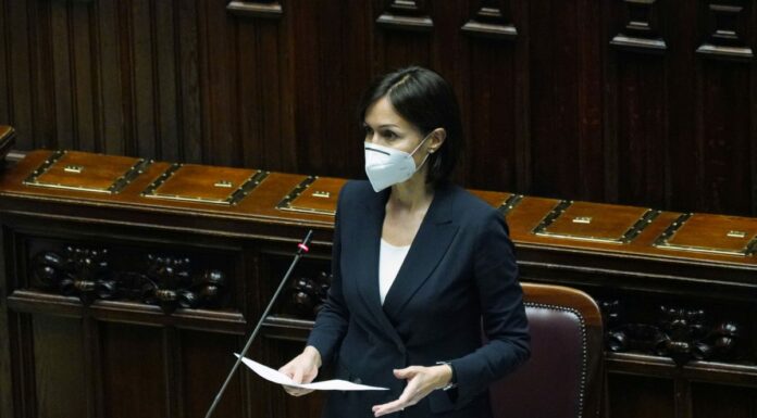 Carfagna “Sì al Green Pass ma non per bar e ristoranti”