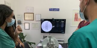 Al Policlinico Bari lezione di chirurgia vertebrale con simulatore