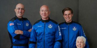 La navicella Blue Origin compie la sua missione, Bezos nello spazio