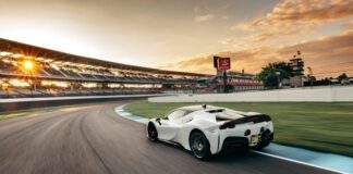 Record sul giro a Indianapolis per la Ferrari SF90 Stradale