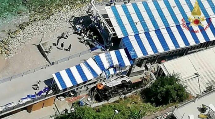 Bus precipita in una scarpata a Capri, morto l’autista, diversi i feriti