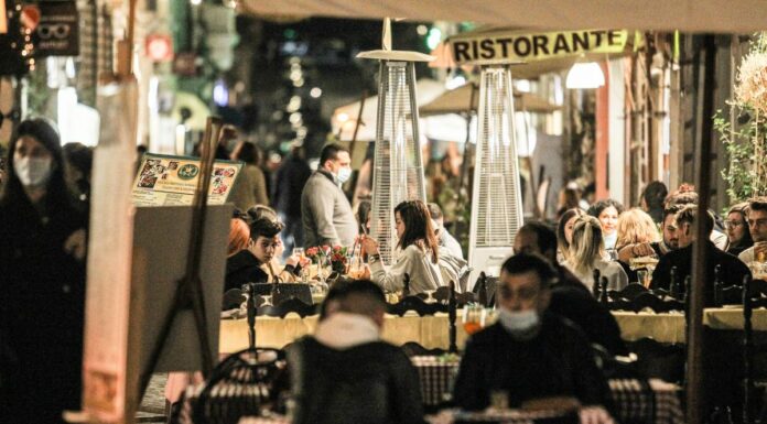 Dal 6 agosto Green Pass al chiuso per tavoli bar e ristoranti