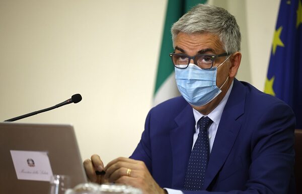 Brusaferro “Vaccino metodo più efficace per convincere i no vax”