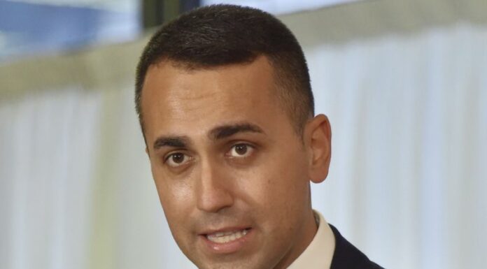 Vaccino, Di Maio “Unico modo per uscire dalla crisi”
