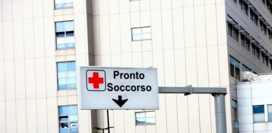 Napoli, infermiera aggredita al Pronto Soccorso: arrestata una 54enne