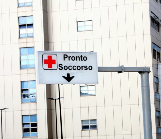 Napoli, infermiera aggredita al Pronto Soccorso: arrestata una 54enne
