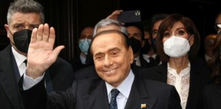 Berlusconi “Opporsi al vaccino non è libertà, serve unità nazionale”