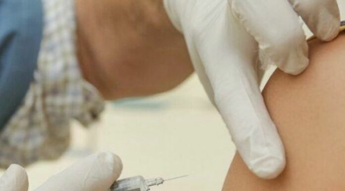 Vaccino, Aifa approva Moderna per la fascia di età 12-17