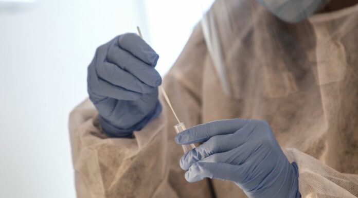 Covid, 5.696 nuovi casi e tasso positività al 2,29%