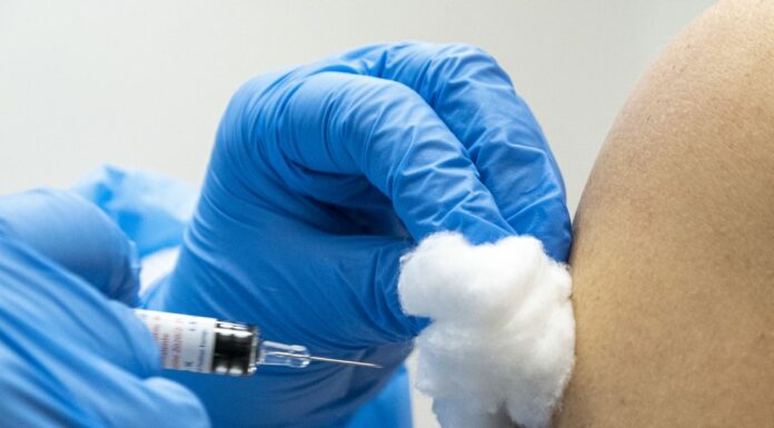 Indagine SWG, otto italiani su dieci cercano maggiori info sui vaccini