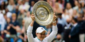 Barty regina di Wimbledon, domani Berrettini-Djokovic