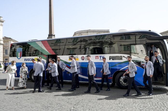 LA NAZIONALE ITALIANA DI CALCIO RICEVUTA AL QUIRINALE DOPO LA VITTORIA DEGLI EUROPEI