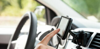 Come mantenere pulito il parabrezza e quali pezzi sostituire più frequentemente navigatore GPS