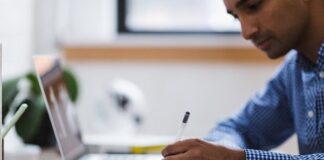 Come studiare velocemente uomo che studia