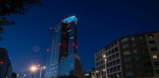 Tokyo2020, a Milano belvedere Palazzo Lombardia si illumina di azzurro
